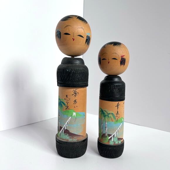 Vintage Japanese Kokeshi Wooden Doll Set Scenic Palm Trees Beach Artist Signed - Picture 1 of 7